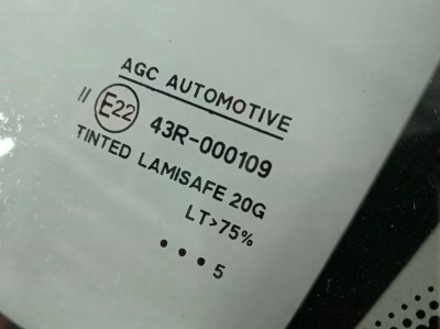 Установка лобового стекла Toyota Land Cruiser 200 2007-2012