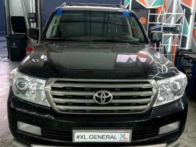 Установка автостекла Toyota Land Cruiser 200 2007-2012
