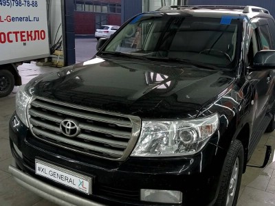 Установка лобового стекла Toyota Land Cruiser 200 2007-2012
