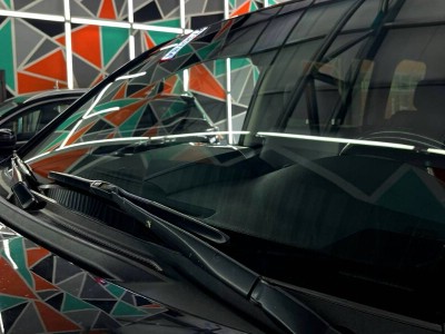 Установка лобового стекла Toyota Landcruiser 200 -