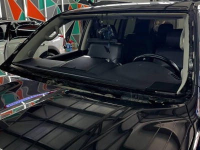 Установка лобового стекла Toyota Landcruiser 200 -