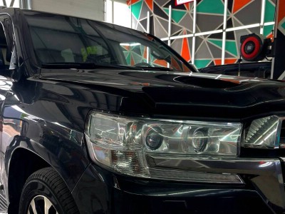 Установка лобового стекла Toyota Landcruiser 200 -