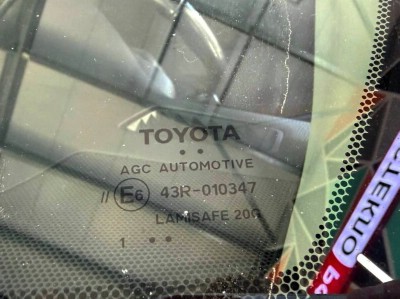 Установка лобового стекла Toyota Rav 4 -