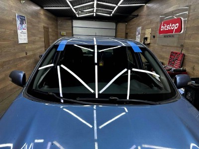 Установка лобового стекла Toyota Rav 4 -