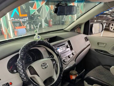Установка лобового стекла Toyota Sienna III 2010-2020