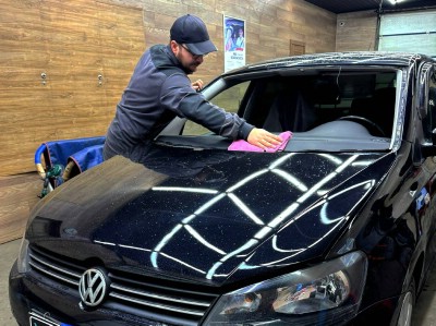 Установка лобового стекла Volkswagen Polo 2009-2020