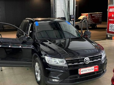 Установка лобового стекла Volkswagen Tiguan -