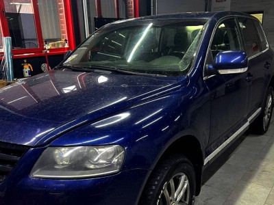 Установка лобового стекла Volkswagen Touareg 2002-2010