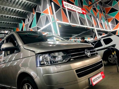 Установка лобового стекла Volkswagen Transporter 2009-