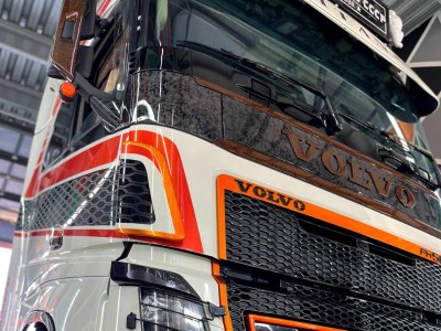 Установка лобового стекла Volvo FH 2018-