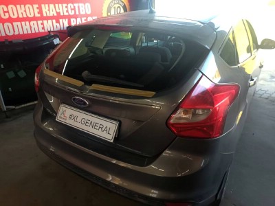 Установка заднего стекла Ford Focus III 2010-2015