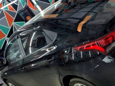 Установка заднего стекла Hyundai Solaris 2009-