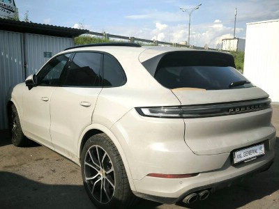 Установка заднего стекла Porsche Cayenne 2024-