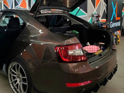 Установка заднего стекла Skoda Octavia A7 2013-2023