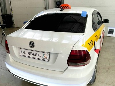 Установка заднего стекла Volkswagen Polo 4D SED 2010-